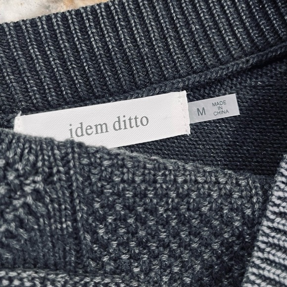 Idem Ditto LA Cropped V-Back Textured Sweater - Picture 13 of 14